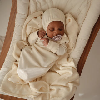 MUSHIE - RIBBED KNOTTED BABY GOWN - IVORY